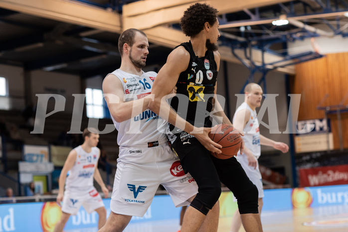 Basketball, Basketball Superliga 2022/23, Platzierungsrunde 5, Oberwart Gunners, Flyers Wels, Renato Poljak (16), Chase Jeter (0)