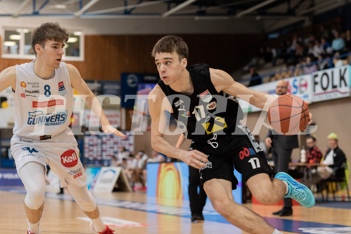 Basketball, Basketball Superliga 2022/23, Platzierungsrunde 5, Oberwart Gunners, Flyers Wels, Florian Koeppel (8), Dejan Kovacevic (17)