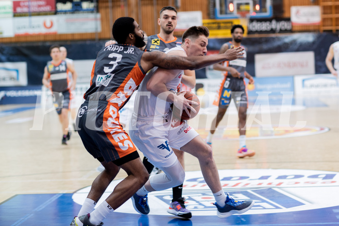 Basketball, Basketball Superliga 2022/23, Viertelfinale Spiel 3, Oberwart Gunners, Klosterneuburg Dukes, Brock Gardner (10), Arnold Fripp (3)