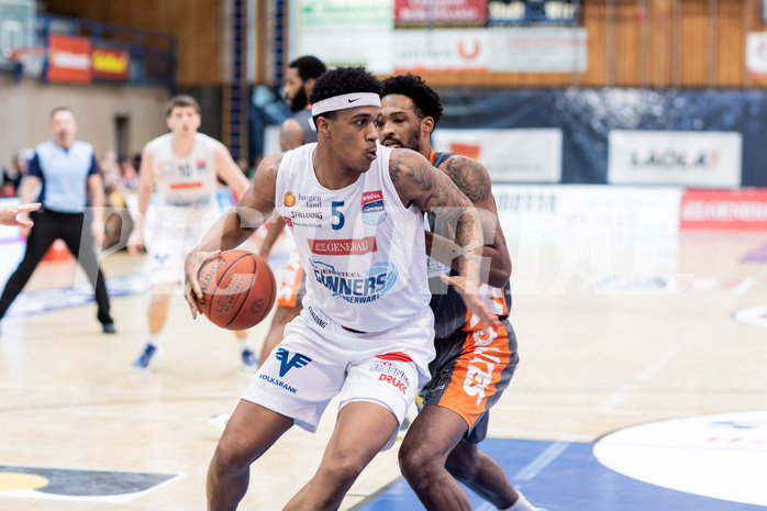 Basketball, Basketball Superliga 2022/23, Viertelfinale Spiel 1, Oberwart Gunners, Klosterneuburg Dukes, Rob Howard (5), Kevin Bracy-Davis (0)