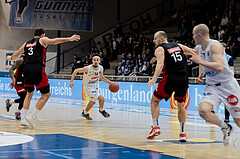 Basketball, Basketball Superliga 2022/23, Platzierungsrunde 3, Oberwart Gunners, BC Vienna, Derek Hanes (14), Nemanja Milosevic (15), Renato Poljak (16)