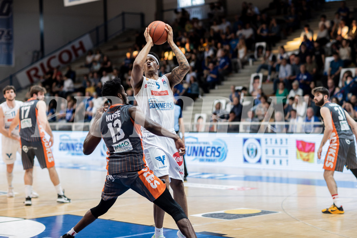 Basketball, Basketball Superliga 2022/23, Viertelfinale Spiel 1, Oberwart Gunners, Klosterneuburg Dukes, Joshua Nurse (13), Rob Howard (5)
