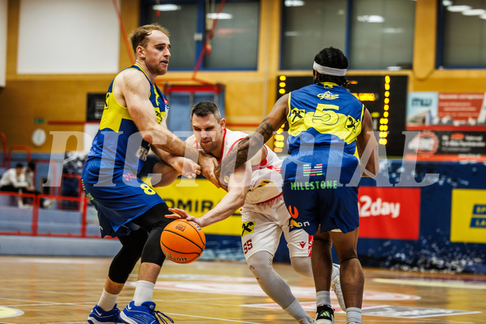 Basketball, win2day Basketball Superliga 2024/25, Grunddurchgang 18.Runde, Traiskirchen Lions, UBSC Graz, Denis Krestinin (55)