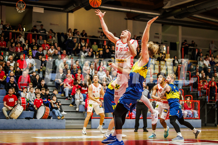 Basketball, win2day Basketball Superliga 2024/25, Grunddurchgang 18.Runde, Traiskirchen Lions, UBSC Graz, Denis Krestinin (55)