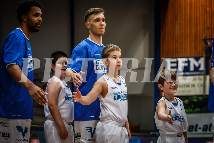 Basketball, bet-at-home Basketball Superliga 2021/22, Platzierungsrunde Spiel 1, Oberwart Gunners, Gmunden Swans, Jonathan Knessl (12)