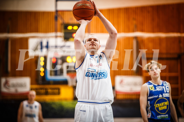 Basketball, bet-at-home Basketball Superliga 2021/22, Platzierungsrunde Spiel 1, Oberwart Gunners, Gmunden Swans, Sebastian Käferle (7)