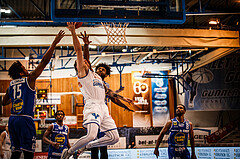 Basketball, bet-at-home Basketball Superliga 2021/22, Platzierungsrunde Spiel 1, Oberwart Gunners, Gmunden Swans, Travis Atson (4)