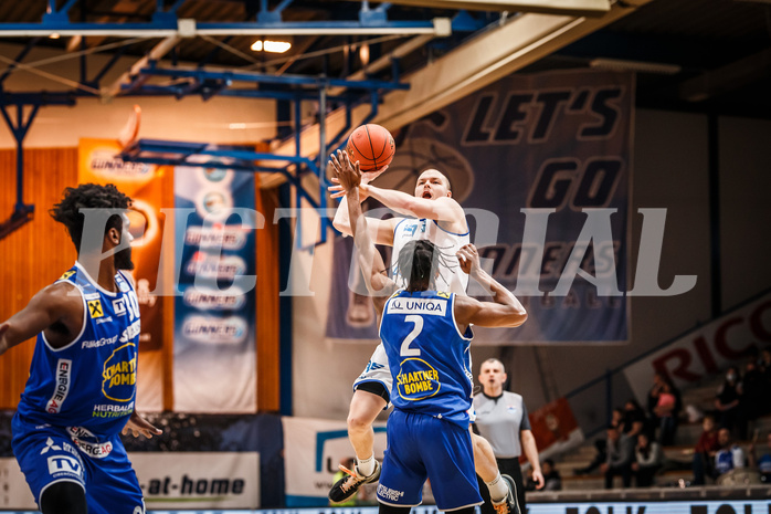 Basketball, bet-at-home Basketball Superliga 2021/22, Platzierungsrunde Spiel 1, Oberwart Gunners, Gmunden Swans, Sebastian Käferle (7)