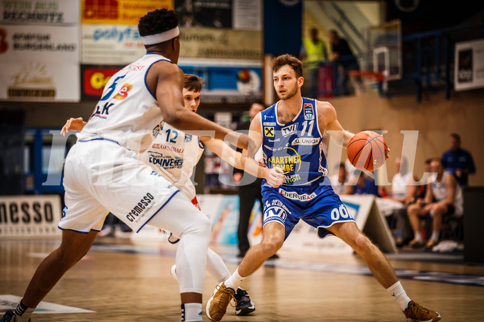 Basketball, bet-at-home Basketball Superliga 2021/22, Platzierungsrunde Spiel 1, Oberwart Gunners, Gmunden Swans, Lukas Schartmüller (11)