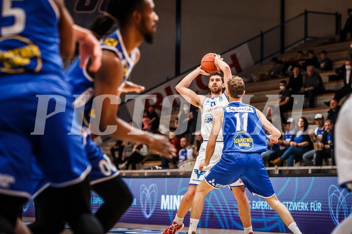 Basketball, bet-at-home Basketball Superliga 2021/22, Platzierungsrunde Spiel 1, Oberwart Gunners, Gmunden Swans, Ioannis Chatzinikolas (11)