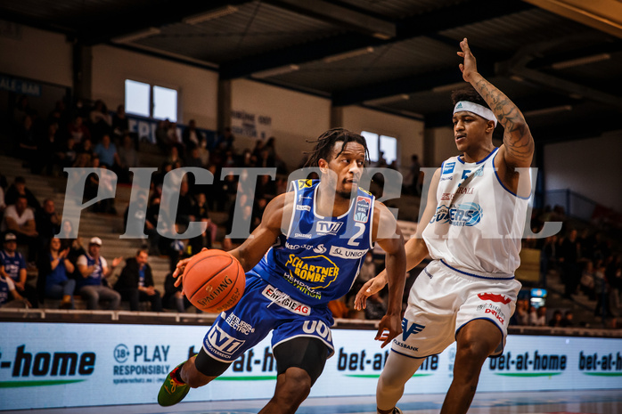 Basketball, bet-at-home Basketball Superliga 2021/22, Platzierungsrunde Spiel 1, Oberwart Gunners, Gmunden Swans, Cederic Anders (2)