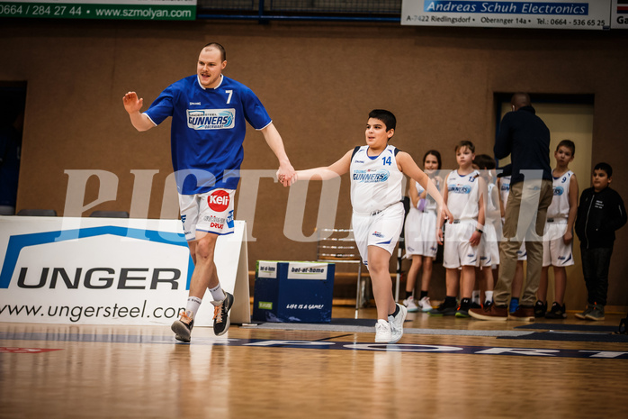 Basketball, bet-at-home Basketball Superliga 2021/22, Platzierungsrunde Spiel 1, Oberwart Gunners, Gmunden Swans, Sebastian Käferle (7)