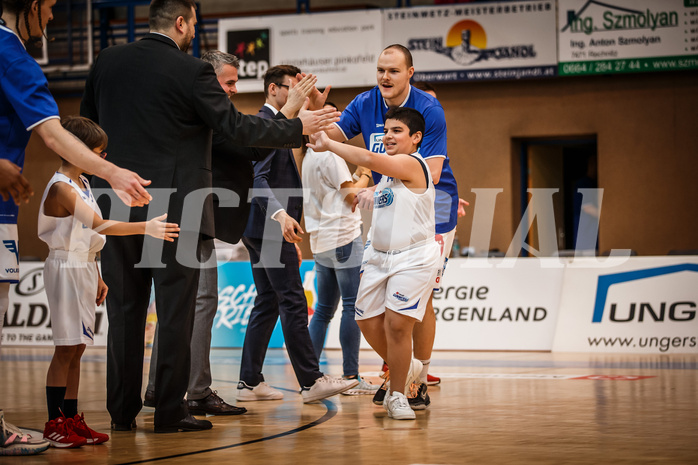 Basketball, bet-at-home Basketball Superliga 2021/22, Platzierungsrunde Spiel 1, Oberwart Gunners, Gmunden Swans, #Sebastian Käferle (7)