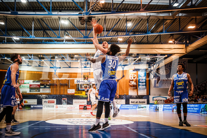 Basketball, bet-at-home Basketball Superliga 2021/22, Platzierungsrunde Spiel 1, Oberwart Gunners, Gmunden Swans, #Renato Poljak (16)