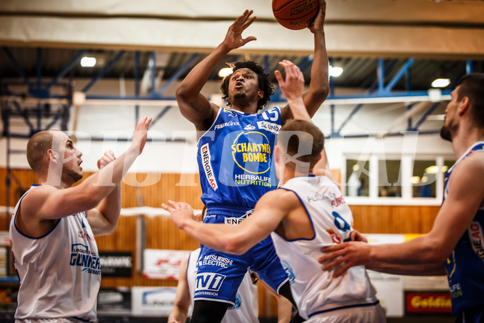 Basketball, bet-at-home Basketball Superliga 2021/22, Platzierungsrunde Spiel 1, Oberwart Gunners, Gmunden Swans, Stephon Jelks (15)