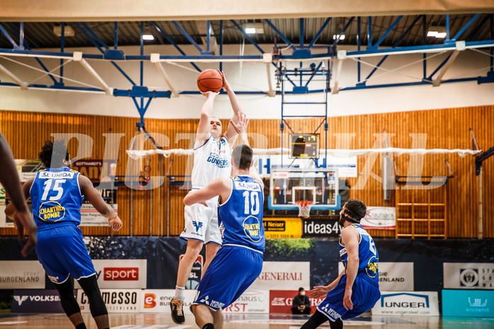 Basketball, bet-at-home Basketball Superliga 2021/22, Platzierungsrunde Spiel 1, Oberwart Gunners, Gmunden Swans, Sebastian Käferle (7)