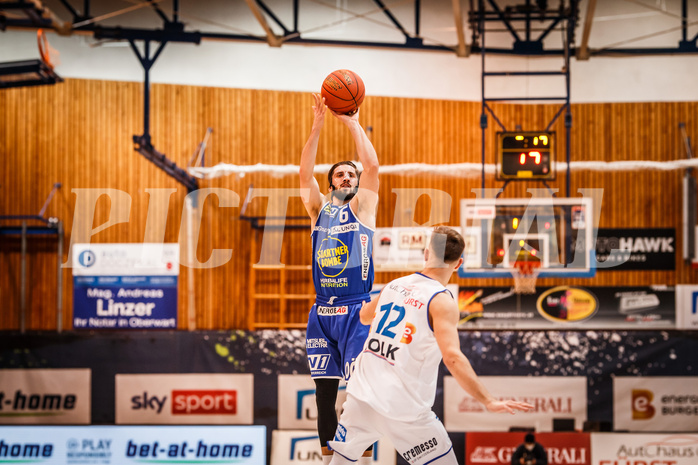 Basketball, bet-at-home Basketball Superliga 2021/22, Platzierungsrunde Spiel 1, Oberwart Gunners, Gmunden Swans, Daniel Friedrich (6)