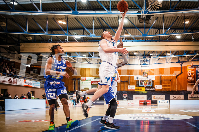 Basketball, bet-at-home Basketball Superliga 2021/22, Platzierungsrunde Spiel 1, Oberwart Gunners, Gmunden Swans, Sebastian Käferle (7)