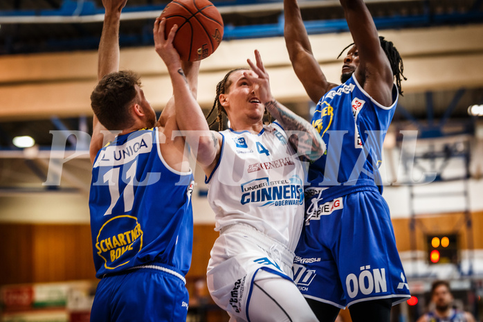 Basketball, bet-at-home Basketball Superliga 2021/22, Platzierungsrunde Spiel 1, Oberwart Gunners, Gmunden Swans, Travis Atson (4)