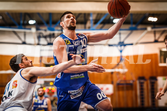Basketball, bet-at-home Basketball Superliga 2021/22, Platzierungsrunde Spiel 1, Oberwart Gunners, Gmunden Swans, Toni Blazan (10)