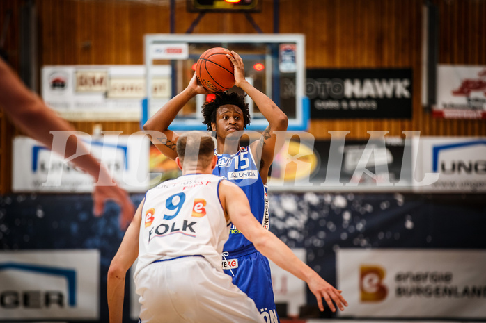 Basketball, bet-at-home Basketball Superliga 2021/22, Platzierungsrunde Spiel 1, Oberwart Gunners, Gmunden Swans, Stephon Jelks (15)