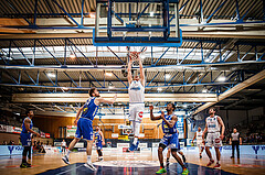 Basketball, bet-at-home Basketball Superliga 2021/22, Platzierungsrunde Spiel 1, Oberwart Gunners, Gmunden Swans, Edi Patekar (9)