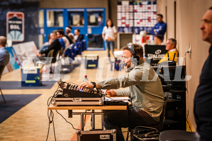 Basketball, bet-at-home Basketball Superliga 2021/22, Platzierungsrunde Spiel 1, Oberwart Gunners, Gmunden Swans, #evenmo Raphael Dobler