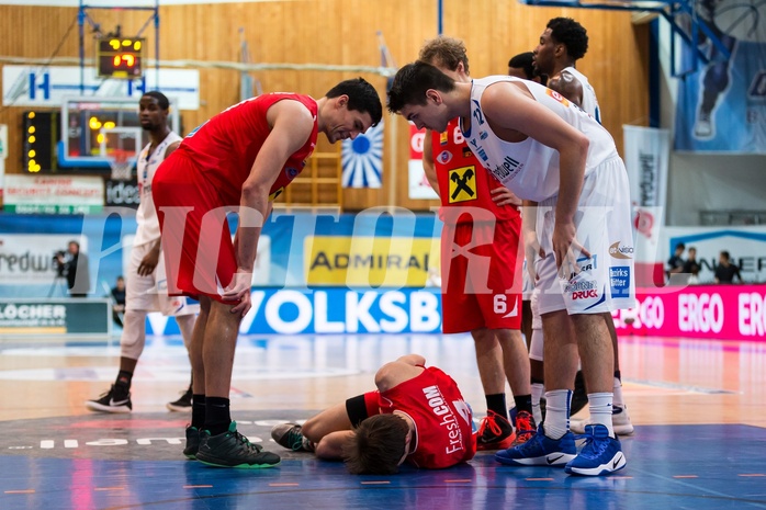 Basketball, ABL 2016/17, Grunddurchgang 21.Runde, Oberwart Gunners, WBC Wels, Thomas Csebits (4) am Boden