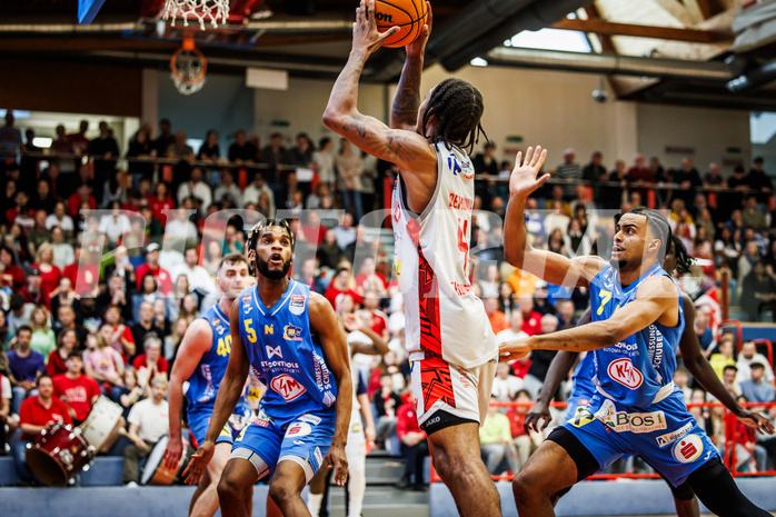 Basketball, win2day Basketball Superliga 2023/24, Viertelfinale Spiel 1, Traiskirchen Lions, SKN St.Pölten, Demarcus Demonia (4)