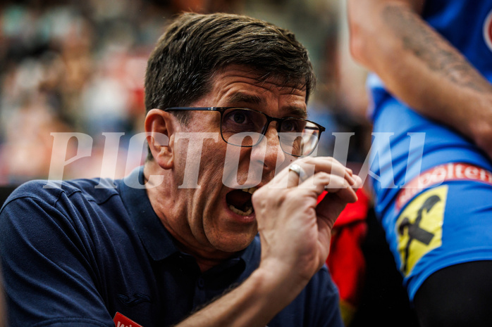 Basketball, win2day Basketball Superliga 2023/24, Viertelfinale Spiel 1, Traiskirchen Lions, SKN St.Pölten, Mike Kress (Headcoach)