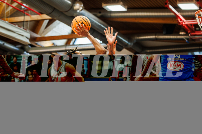 Basketball, win2day Basketball Superliga 2023/24, Viertelfinale Spiel 1, Traiskirchen Lions, SKN St.Pölten, Michael Anthony Randolph Jr. (5)
