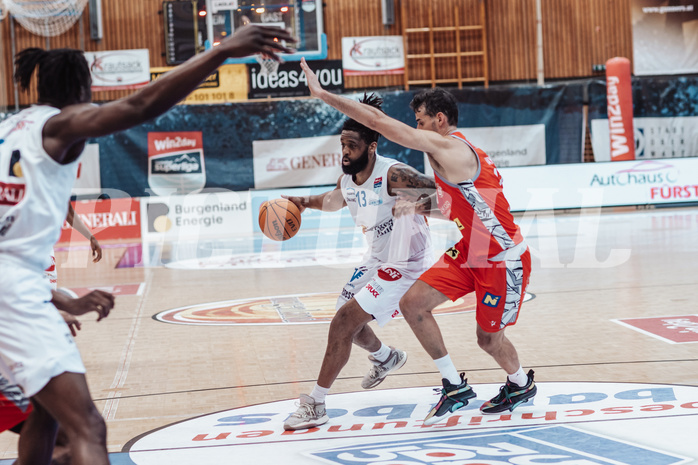 Basketball, Basketball Superliga 2023/24 , SF 4, Oberwart Gunners, Traiskirchen Lions, Kris Monroe (13), Fabricio Vay (11)