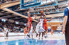 Basketball, Basketball Superliga 2023/24 , SF 4, Oberwart Gunners, Traiskirchen Lions, Fabricio Vay (11), Derrek Brooks (11)