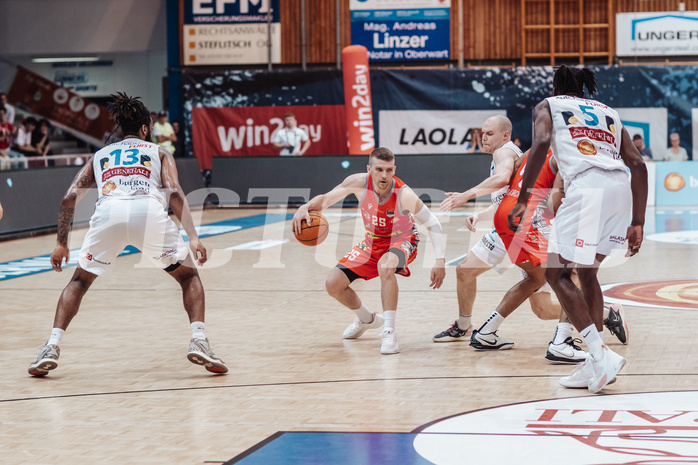 Basketball, Basketball Superliga 2023/24 , SF 4, Oberwart Gunners, Traiskirchen Lions, Kris Monroe (13), Edgars Lasenbergs (25), Sebastian Kaeferle (7)