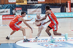 Basketball, Basketball Superliga 2023/24 , SF 4, Oberwart Gunners, Traiskirchen Lions, Fabricio Vay (11), Sebastian Kaeferle (7), Demarcus Demonia (4)
