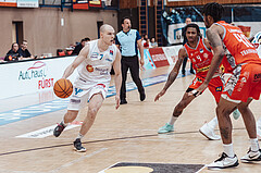 Basketball, Basketball Superliga 2023/24 , SF 4, Oberwart Gunners, Traiskirchen Lions, Sebastian Kaeferle (7), Demarcus Demonia (4), Jaquan Lawrence (40)
