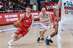 Basketball, Basketball Superliga 2023/24 , SF 4, Oberwart Gunners, Traiskirchen Lions, Edgars Lasenbergs (25), Sebastian Kaeferle (7)