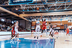 Basketball, Basketball Superliga 2023/24 , SF 4, Oberwart Gunners, Traiskirchen Lions, Derrek Brooks (11), Davon Clare (5)