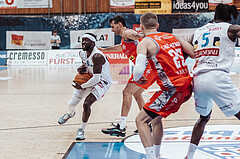 Basketball, Basketball Superliga 2023/24 , SF 4, Oberwart Gunners, Traiskirchen Lions, Munis Tutu (10), Fabricio Vay (11), Edgars Lasenbergs (25), Shaquille Rombley (5)