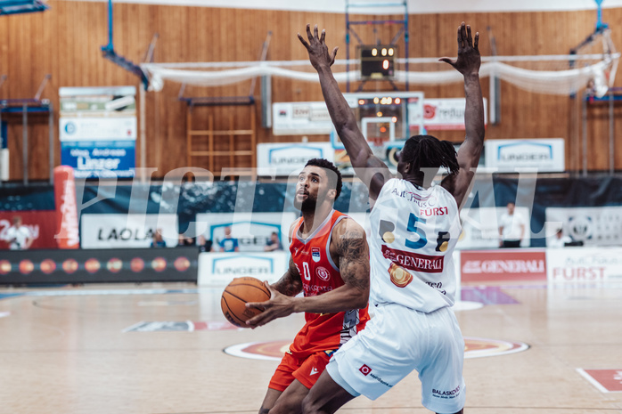 Basketball, Basketball Superliga 2023/24 , SF 4, Oberwart Gunners, Traiskirchen Lions, Manuel Patterson (0), Shaquille Rombley (5)