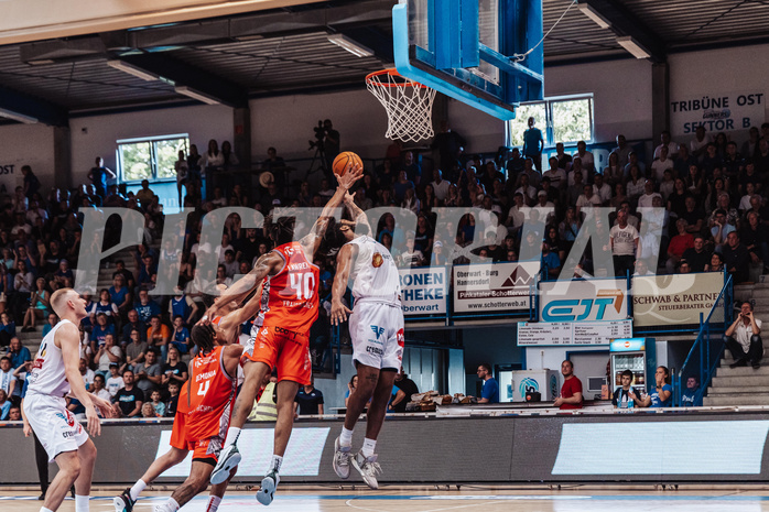 Basketball, Basketball Superliga 2023/24 , SF 4, Oberwart Gunners, Traiskirchen Lions, Jaquan Lawrence (40), Kris Monroe (13)