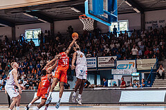 Basketball, Basketball Superliga 2023/24 , SF 4, Oberwart Gunners, Traiskirchen Lions, Jaquan Lawrence (40), Kris Monroe (13)