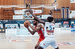 Basketball, Basketball Superliga 2023/24 , SF 4, Oberwart Gunners, Traiskirchen Lions, Manuel Patterson (0), Shaquille Rombley (5)