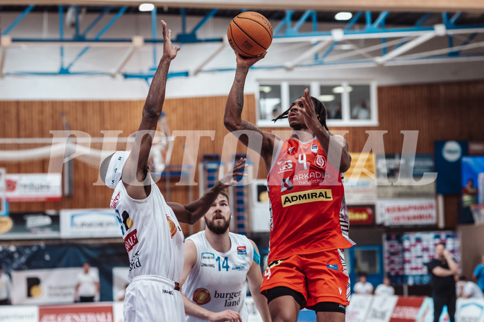 Basketball, Basketball Superliga 2023/24 , SF 4, Oberwart Gunners, Traiskirchen Lions, Derrek Brooks (11), Daniel Koeppel (14), Demarcus Demonia (4)