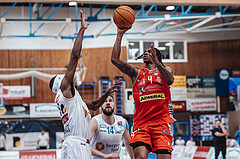 Basketball, Basketball Superliga 2023/24 , SF 4, Oberwart Gunners, Traiskirchen Lions, Derrek Brooks (11), Daniel Koeppel (14), Demarcus Demonia (4)