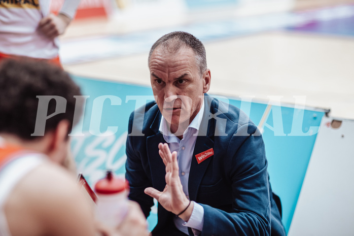 Basketball, Basketball Superliga 2023/24 , SF 4, Oberwart Gunners, Traiskirchen Lions, Radomir Mijanovic (Head Coach)