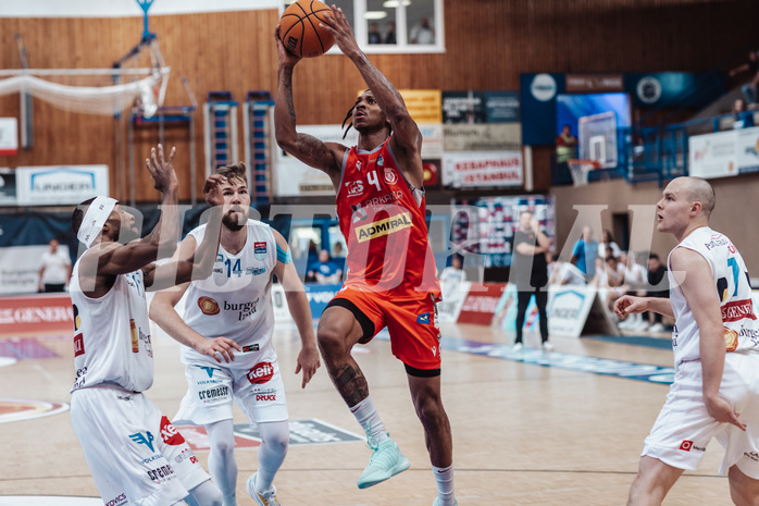 Basketball, Basketball Superliga 2023/24 , SF 4, Oberwart Gunners, Traiskirchen Lions, Derrek Brooks (11), Daniel Koeppel (14), Demarcus Demonia (4), Sebastian Kaeferle (7)