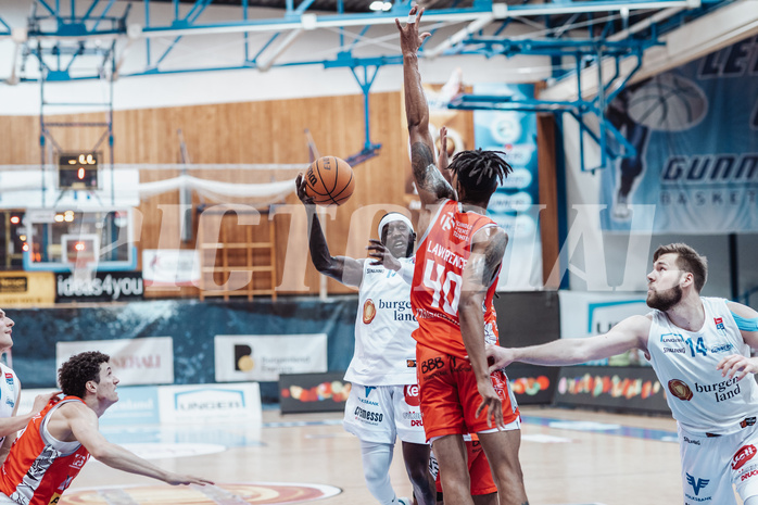 Basketball, Basketball Superliga 2023/24 , SF 4, Oberwart Gunners, Traiskirchen Lions, Munis Tutu (10), Jaquan Lawrence (40), Daniel Koeppel (14)