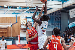 Basketball, Basketball Superliga 2023/24 , SF 4, Oberwart Gunners, Traiskirchen Lions, Fabricio Vay (11), Shaquille Rombley (5)