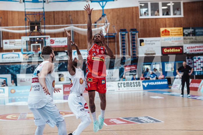 Basketball, Basketball Superliga 2023/24 , SF 4, Oberwart Gunners, Traiskirchen Lions, Daniel Koeppel (14), Derrek Brooks (11), Demarcus Demonia (4)